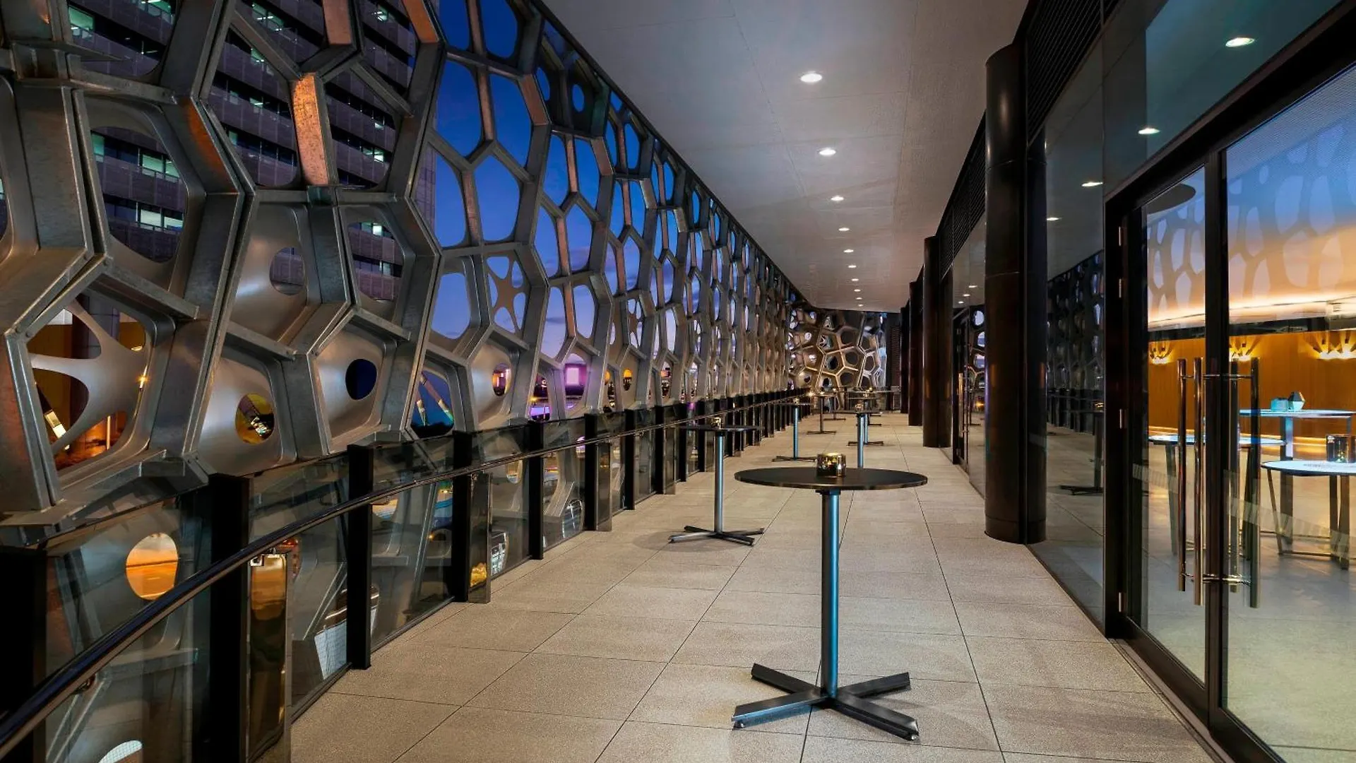 Hotel W Brisbane 5*,